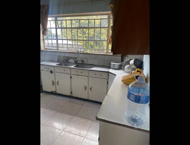 4 BEDROOM HOUSE FOR SALE IN BRIXTON